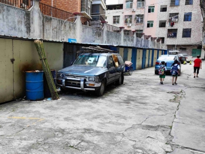 拆了又建！程江镇扶外村这小区“铁皮房”真添堵...