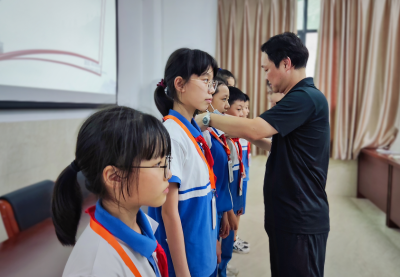 梅州日报小记者公益项目“记者进校园”活动走进广东梅县外国语学校