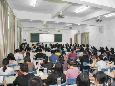 第三期“文学客家”大讲坛来啦！著名诗人杨克讲授《古今诗歌的异同与新时代诗歌写作》