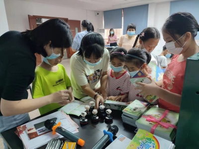 方寸藏古今！一场有爱的家庭亲子体验活动在市妇女儿童活动中心举行