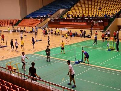 放网、吊球、扣杀...今日梅江区这社区羽毛球赛精彩多多！你在现场吗？