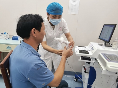 倾听爱与奉献！梅州日报社记者走近“白衣天使”...