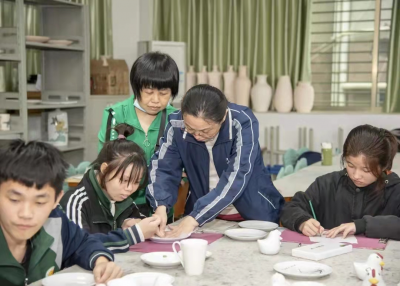 文艺志愿者到梅州市特殊教育学校结对子种文化，为期一年！