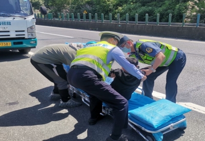 一通通感谢电话的背后，是汕梅高速路上的一抹抹“暖心蓝”