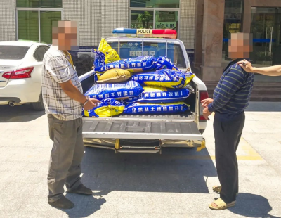 他们见“肥”起意，将“黑手”伸向田边的11袋化肥，次日就被逮了！