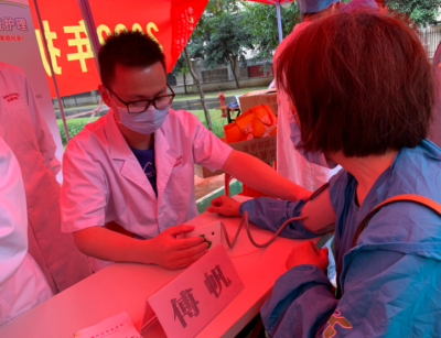 反诈宣传、免费义诊...梅江区三角镇美景社区便民服务“暖人心”！