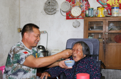 母亲节，他们走进“兵妈妈”家中，倾听她的心声→