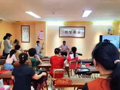 现场“支招”，与筝友互动...一场别开生面的客家筝公益课开讲啦！