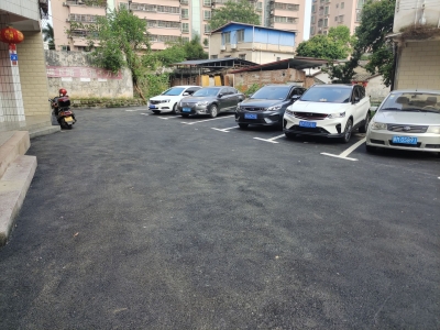 路修好了，还配备了停车位！梅江区这巷道的改变，居民“贼高兴了”