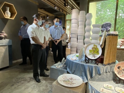 谢钦文到大埔开展直接联系村（社区）和挂点服务企业调研