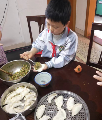 感恩有您 母爱永恒！金山街道开展母亲节感恩教育活动