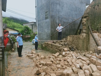 八乡山派出所及时排除一起房屋倒塌险情