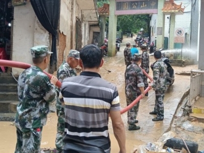 灾后清理，民兵来帮忙！大埔县人武部组织民兵清理高陂镇街道