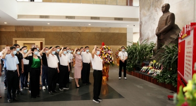 市政协组织开展迎“七一”主题党日活动