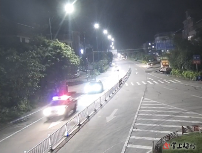 病人突发脑梗，交警深夜及时护送就医