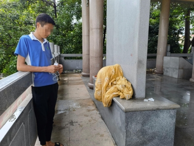 安徽小伙来梅手机被偷，身无分文流浪月余欲轻生，绝望时志愿者伸援手……