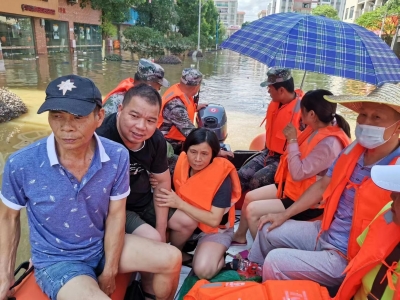 星夜兼程！梅州平远派出20名应急队员驰援清远