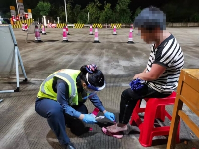 五华一迷路女子穿拖鞋步行两天两夜…他们暖心救助，凌晨送其回家