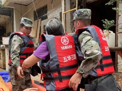 抗洪冲一线，梅州五华与清远英德并肩作战！