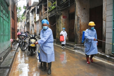 确保灾后无大疫！梅县区开展淹浸区域“地毯式”全面清理消杀工作