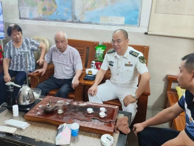 不忘初心送关怀！丰顺县人武部“七一”慰问老党员 