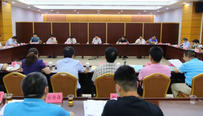兴宁市委理论学习中心组专题学习会召开