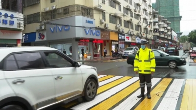 平远交警温馨提示：雨天出行 请注意交通安全