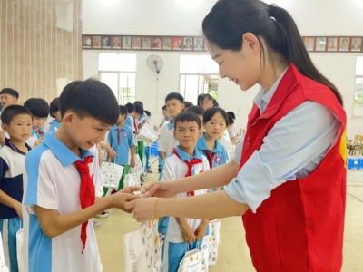 碧桂园梅河区域开展儿童节关爱活动