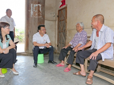 廖茂忠开展“七一”走访慰问和讲党课活动