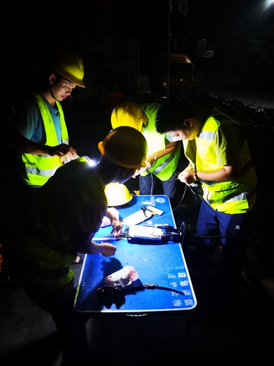 5小时布放4000斤光缆盘、冒雨连夜抢通网络...防汛抗灾路上的移动力量！