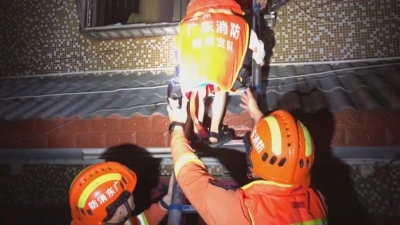 他们24小时巡防值守，筑牢防汛“安全堤”！