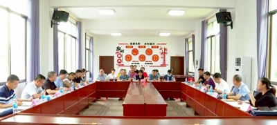 凌晓文到大埔县高陂镇开展直接联系村“两委”干部工作