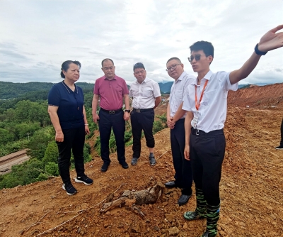 蓝伟东到挂点联系服务企业重点项目开展调研：千方百计加快项目建设