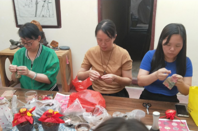 话端午、做香囊、科普民俗...他们在梅江区榕树塘社区共度浓情“端午”~
