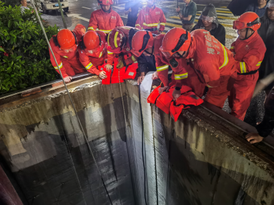 地下管廊浸水，市应急救援支队奋战12小时紧急排涝！