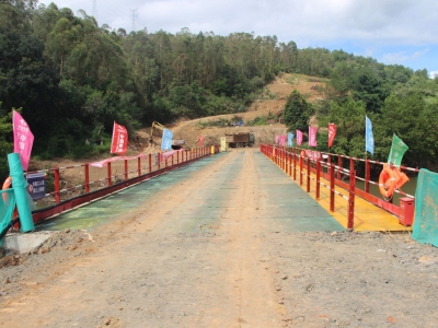 梅县区西部旅游快线首座钢栈桥建成通行
