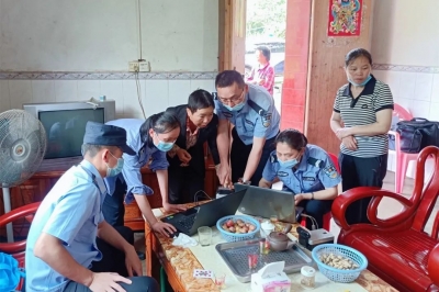 群众跑腿变民警跑腿！漂泊异乡二十余年，她拿到第一张身份证！