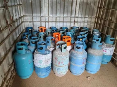 五华一非法经营液化气窝点被端，“移动炸弹”清除了！