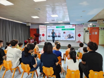 梅县区举行防溺水科普志愿服务活动，筑牢暑期安全“防护网”！