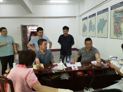梅江区市场监管局组织开展“无偿献血”主题党日活动