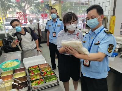 “十点查餐厅”突击检查梅县区这家餐厅，发现存在这些问题…