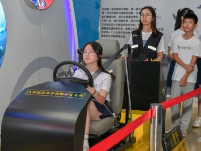 模拟驾驶、体验“醉酒小屋”…梅县300名师生“打卡”市交通安全宣教基地