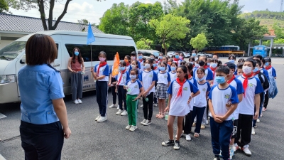 关爱留守儿童，关注交通安全！市公安局团委联合团市委组织开展交通安全宣教活动