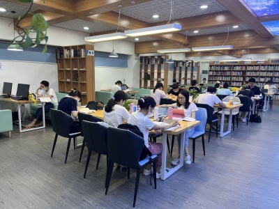 书香夏天！梅城图书馆迎来暑期读书“热潮”~