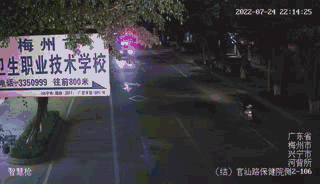 兴宁一孕妇羊水破裂即将临盆，蜀黍紧急开道护送就医