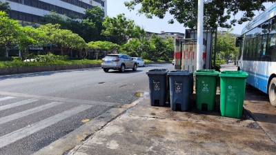 月梅路路面油污致多名市民摔倒，相关部门：将尽快清理并做好宣教工作