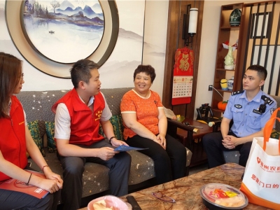 “银警联动”筑牢反诈“防火墙”！梅州农商银行携手公安部门开展全民反诈宣传