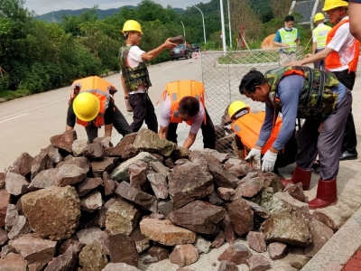 前坡崩塌、后坡管涌…梅县区开展防汛抢险救灾应急演练！