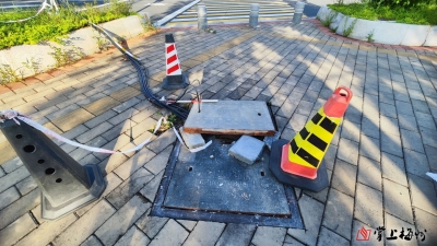 梅城一处缆线成“绊脚绳”，影响市容存在安全隐患