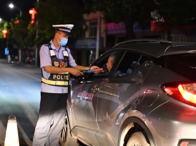 梅州公安开展夏夜治安巡查宣防集中统一行动：保障社会治安持续平稳